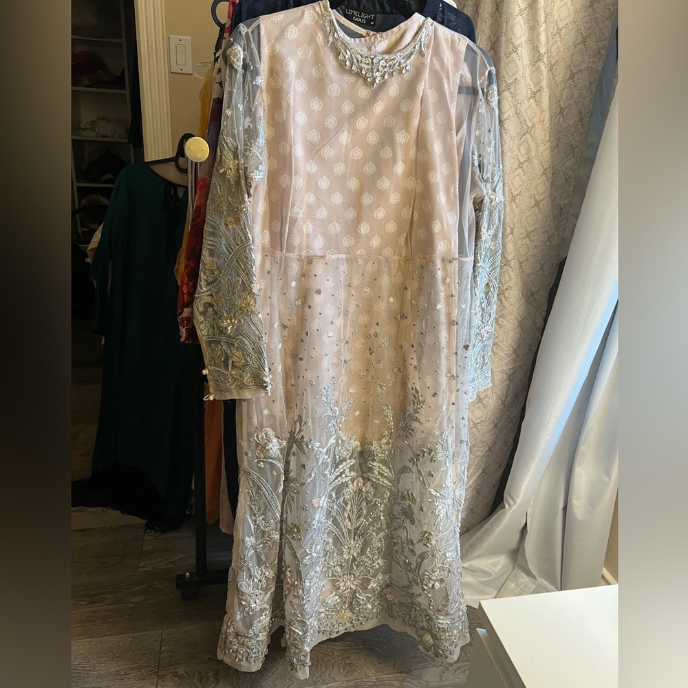 2 piece Pakistani dress - Picture 2 of 7